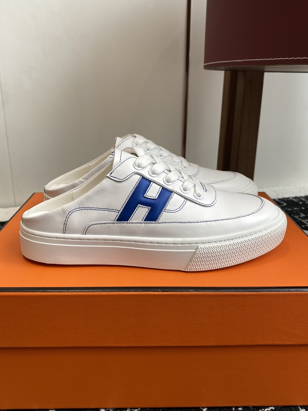 代购级
Hermes爱马仕 H系带 情侣款 后空一脚蹬 运动鞋板鞋
工艺极致,同步专柜上新.鞋子的每一
