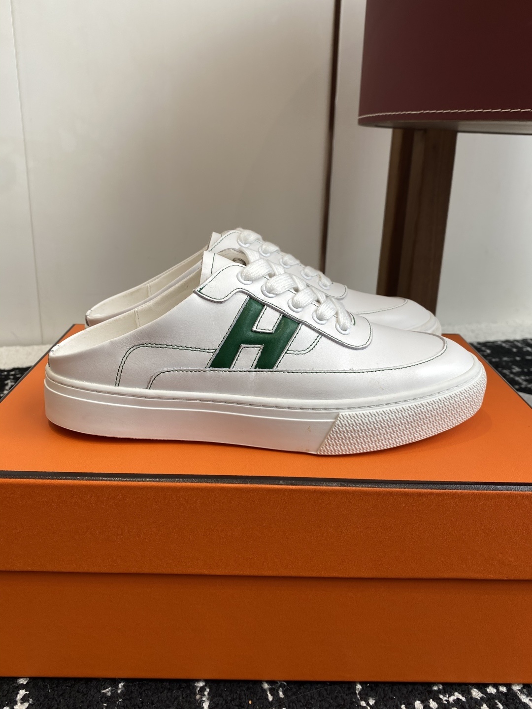 代购级
Hermes爱马仕 H系带 情侣款 后空一脚蹬 运动鞋板鞋
工艺极致,同步专柜上新.鞋子的每一