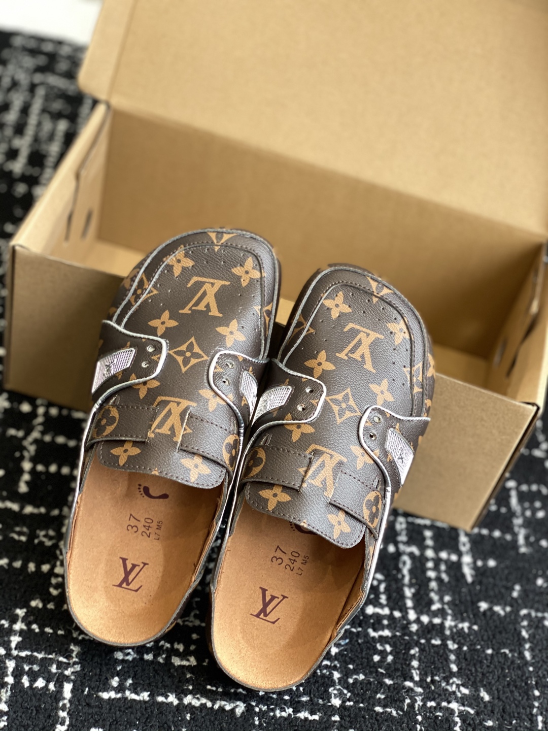 代购级
Birkenstock x 联名Lv 情侣款 系列 这两个品牌刚出联名我就心动了

代购找很久才