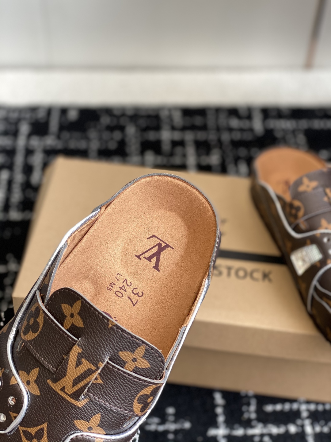 代购级
Birkenstock x 联名Lv 情侣款 系列 这两个品牌刚出联名我就心动了

代购找很久才