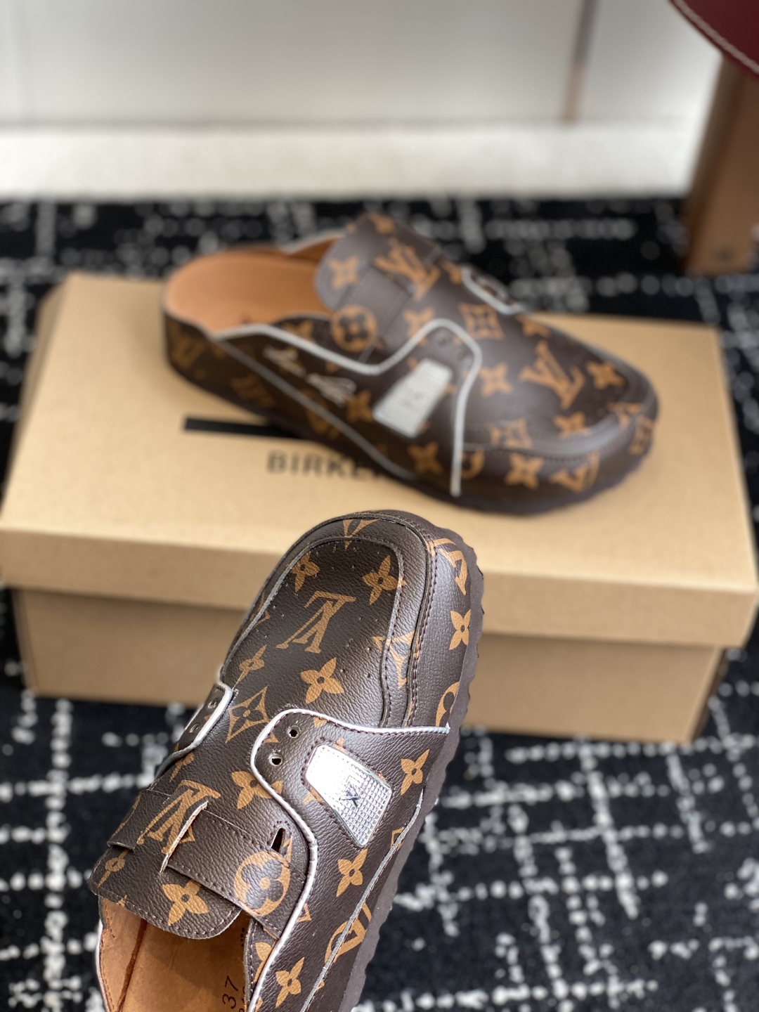 代购级
Birkenstock x 联名Lv 情侣款 系列 这两个品牌刚出联名我就心动了

代购找很久才