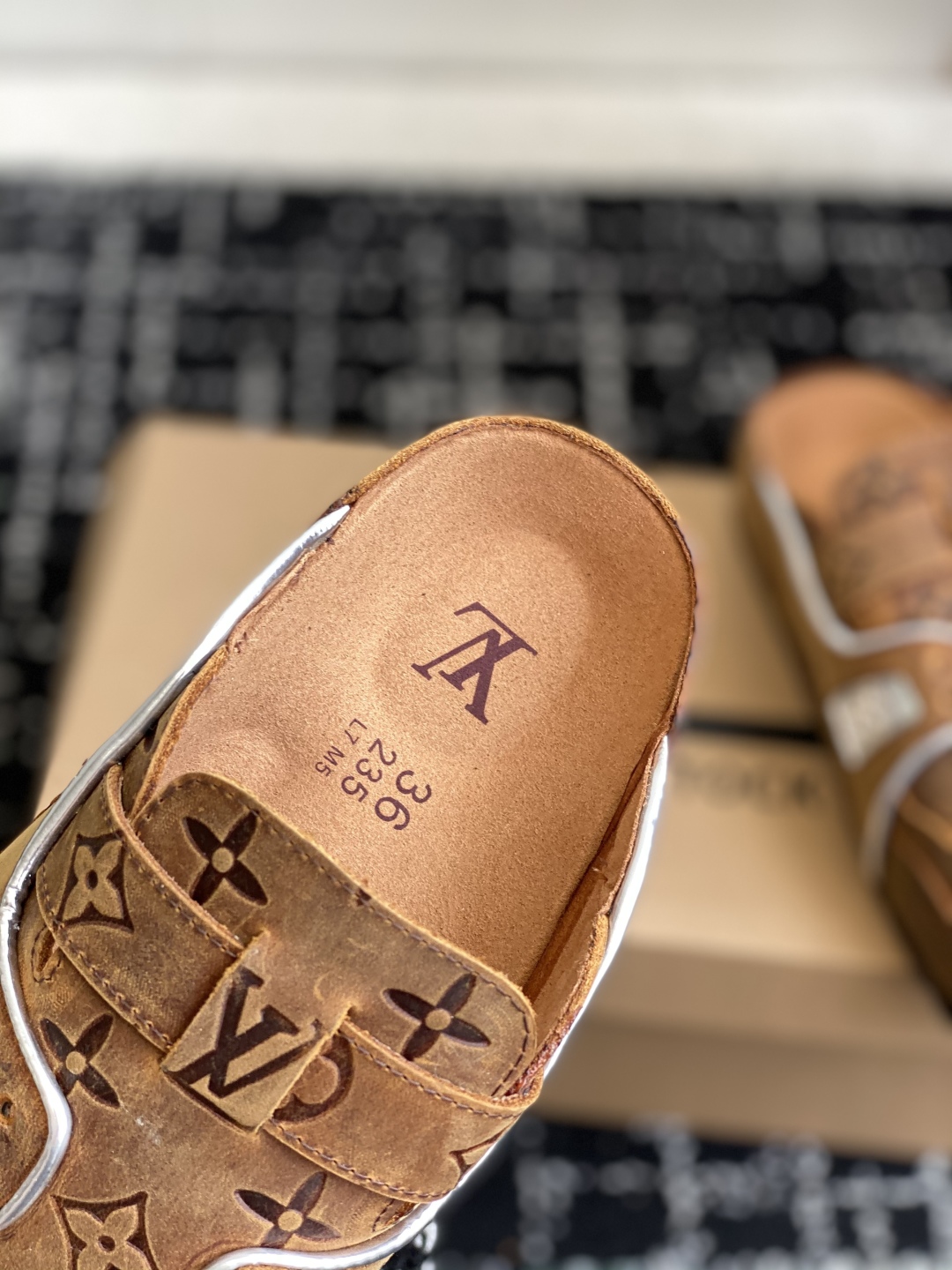 代购级
Birkenstock x 联名Lv 情侣款 系列 这两个品牌刚出联名我就心动了

代购找很久才
