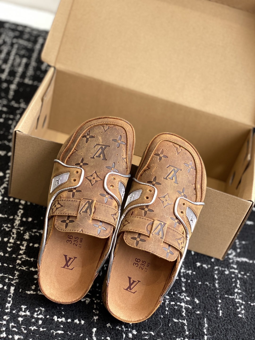 代购级
Birkenstock x 联名Lv 情侣款 系列 这两个品牌刚出联名我就心动了

代购找很久才