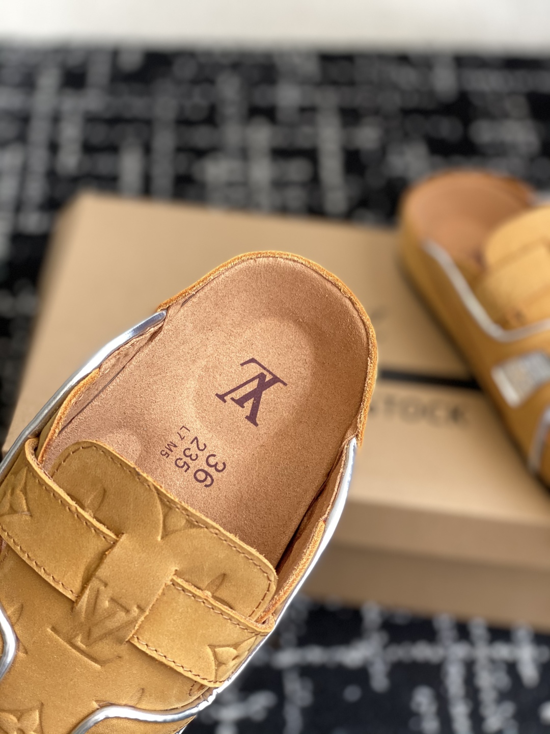 代购级
Birkenstock x 联名Lv 情侣款 系列 这两个品牌刚出联名我就心动了

代购找很久才