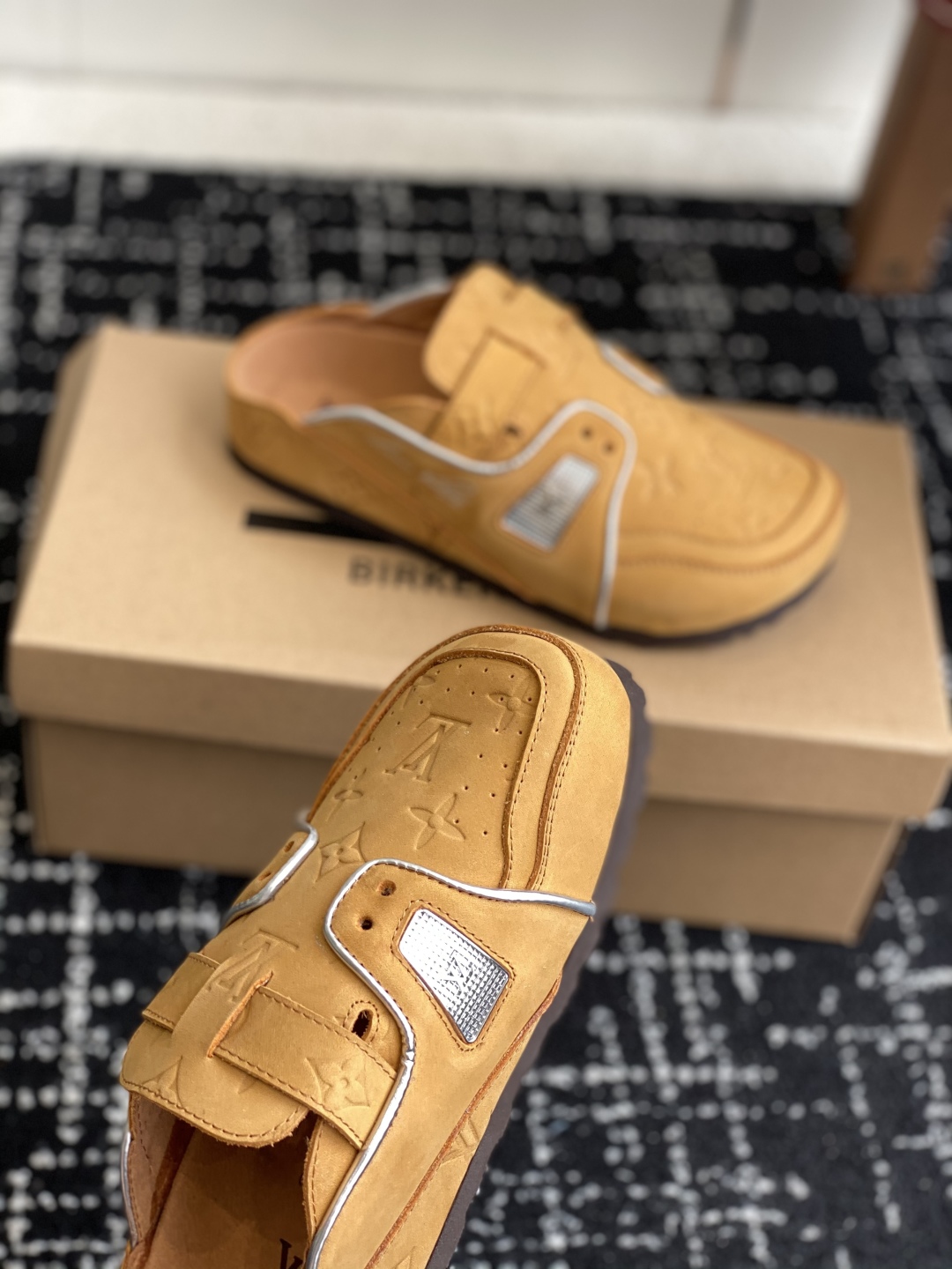 代购级
Birkenstock x 联名Lv 情侣款 系列 这两个品牌刚出联名我就心动了

代购找很久才