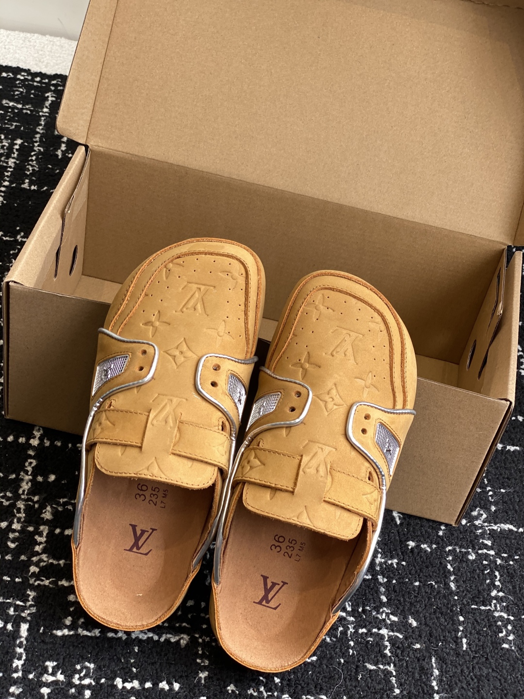 代购级
Birkenstock x 联名Lv 情侣款 系列 这两个品牌刚出联名我就心动了

代购找很久才