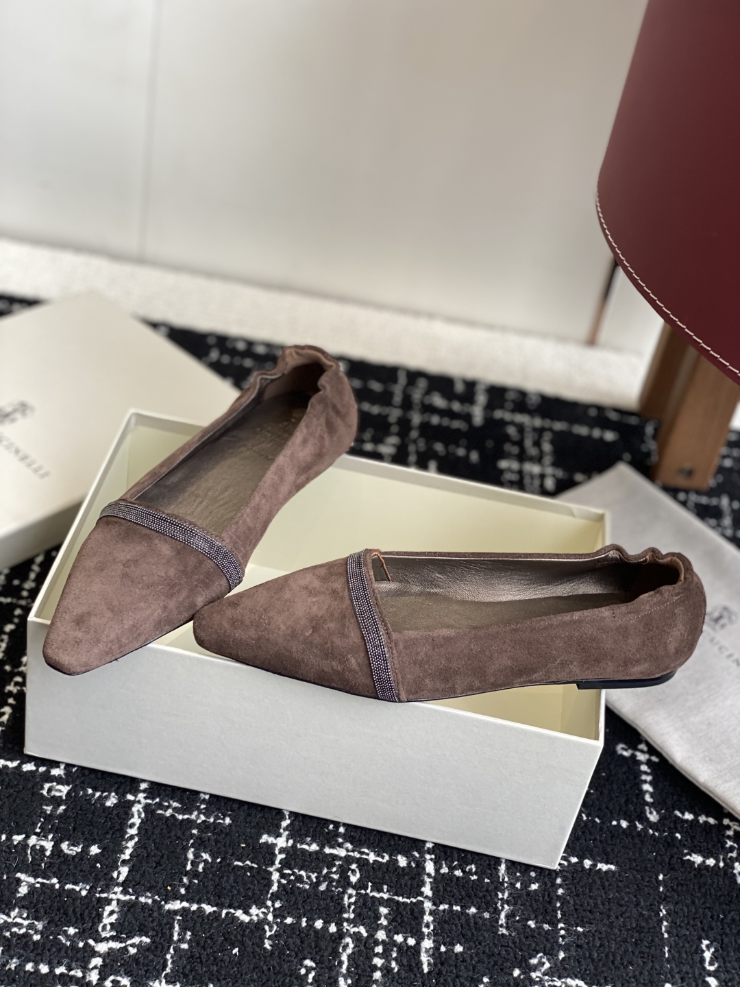 代购级
BrunelloCucinell*·BC 25ss 秋冬 平底方头单鞋

方头鞋一贯是很有女人味