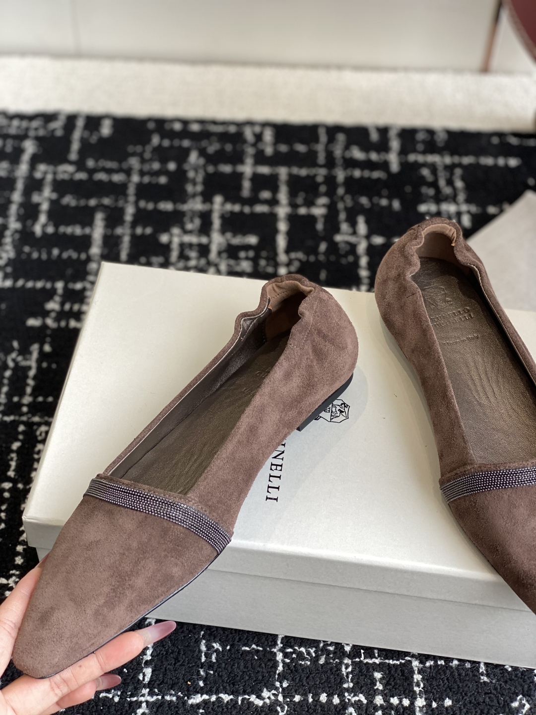 代购级
BrunelloCucinell*·BC 25ss 秋冬 平底方头单鞋

方头鞋一贯是很有女人味