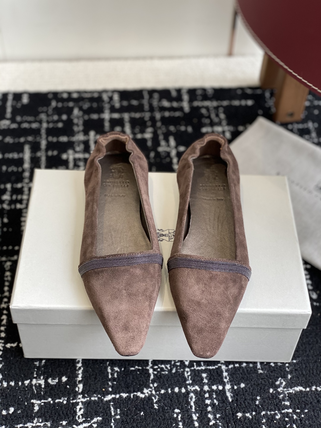 代购级
BrunelloCucinell*·BC 25ss 秋冬 平底方头单鞋

方头鞋一贯是很有女人味