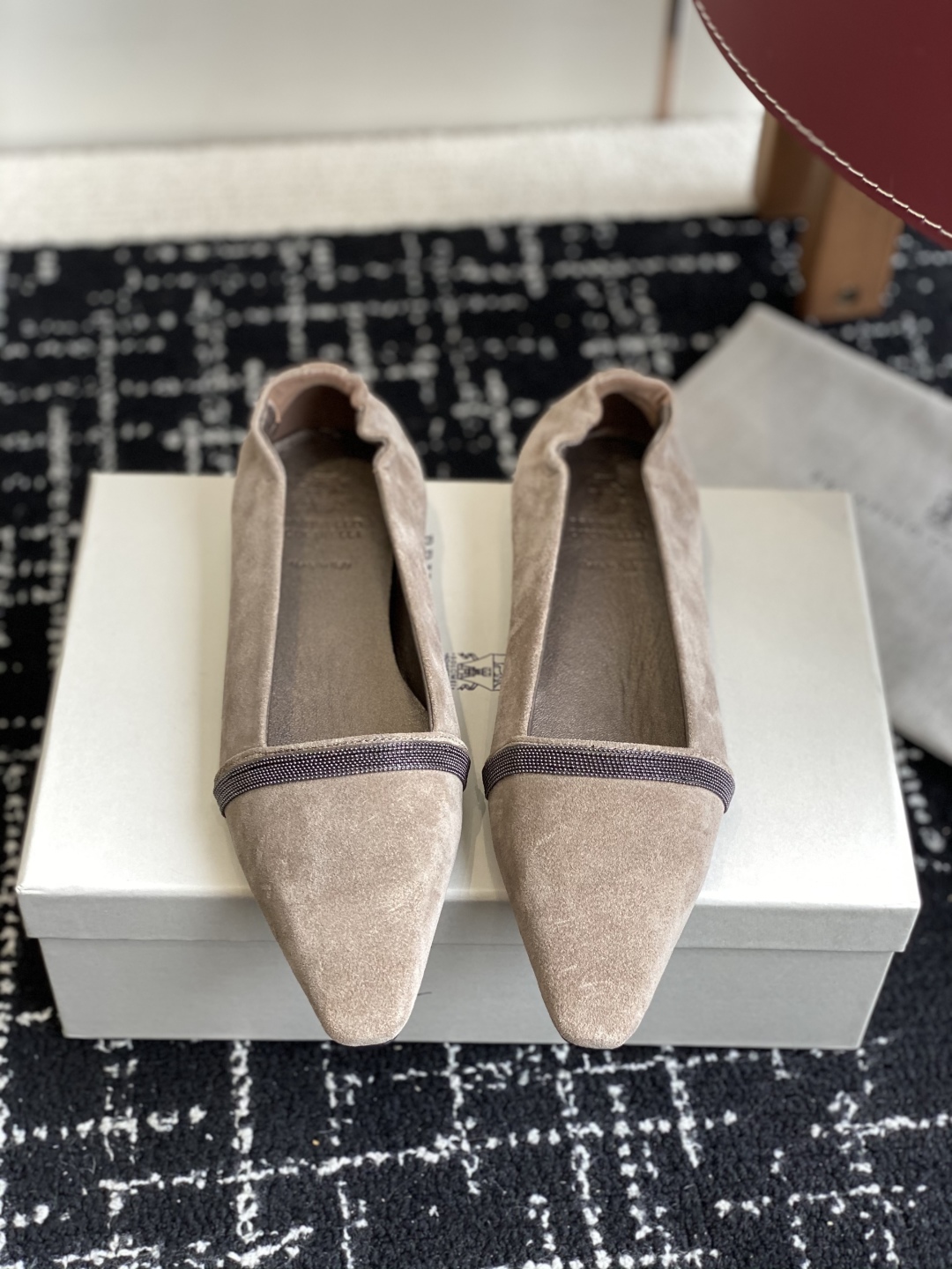 代购级
BrunelloCucinell*·BC 25ss 秋冬 平底方头单鞋

方头鞋一贯是很有女人味