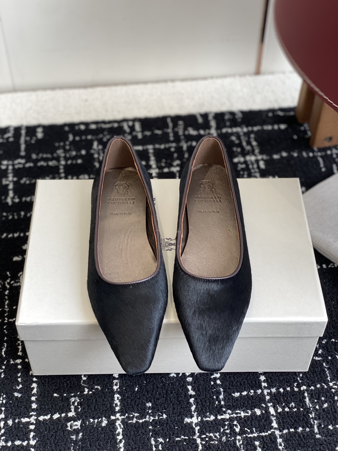 代购级
BrunelloCucinell*·BC 25ss 秋冬 平底方头单鞋

方头鞋一贯是很有女人味