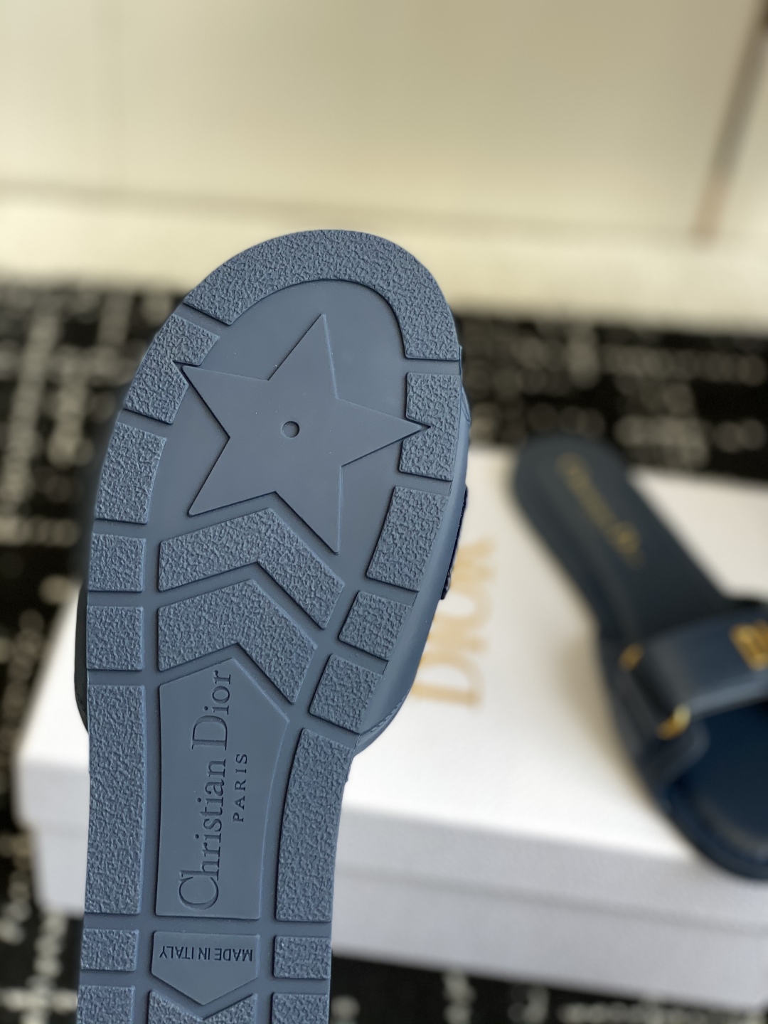 代购级
Dior 25ss act系列沙滩鞋 魔术贴凉拖鞋


鞋面：原版开模牛皮 原版开模大底 最新底