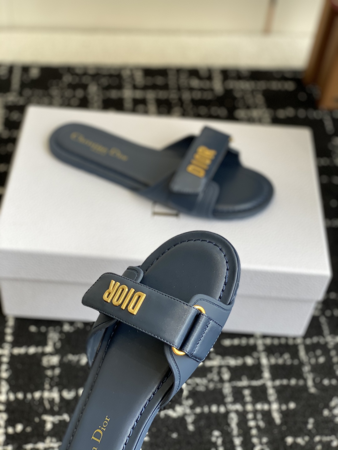 代购级
Dior 25ss act系列沙滩鞋 魔术贴凉拖鞋


鞋面：原版开模牛皮 原版开模大底 最新底