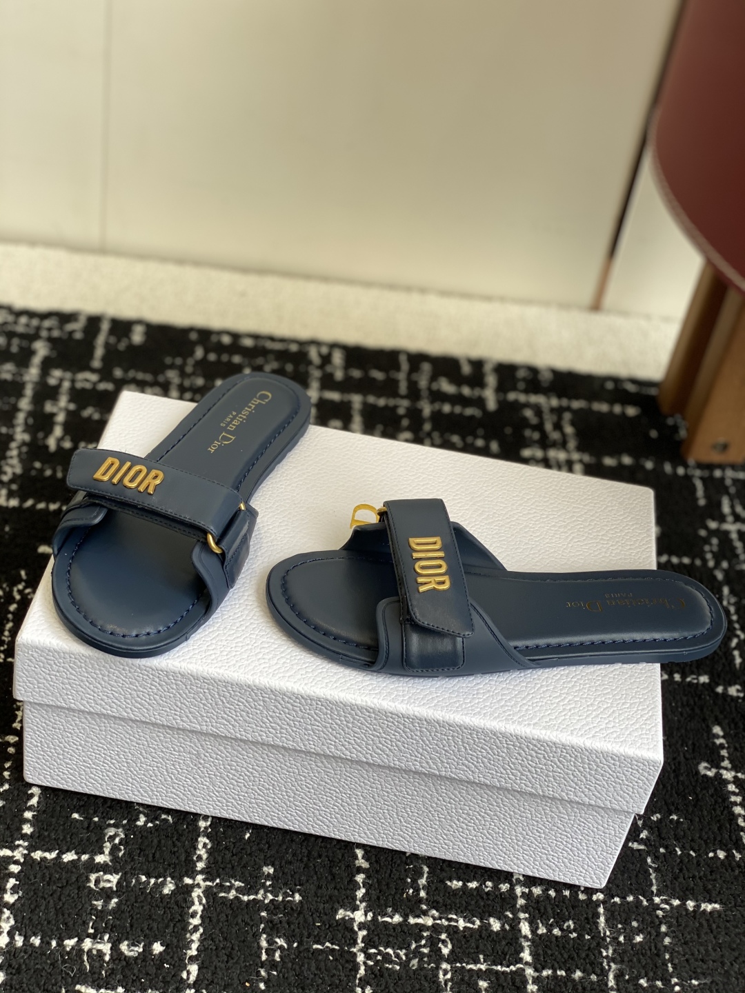 代购级
Dior 25ss act系列沙滩鞋 魔术贴凉拖鞋


鞋面：原版开模牛皮 原版开模大底 最新底