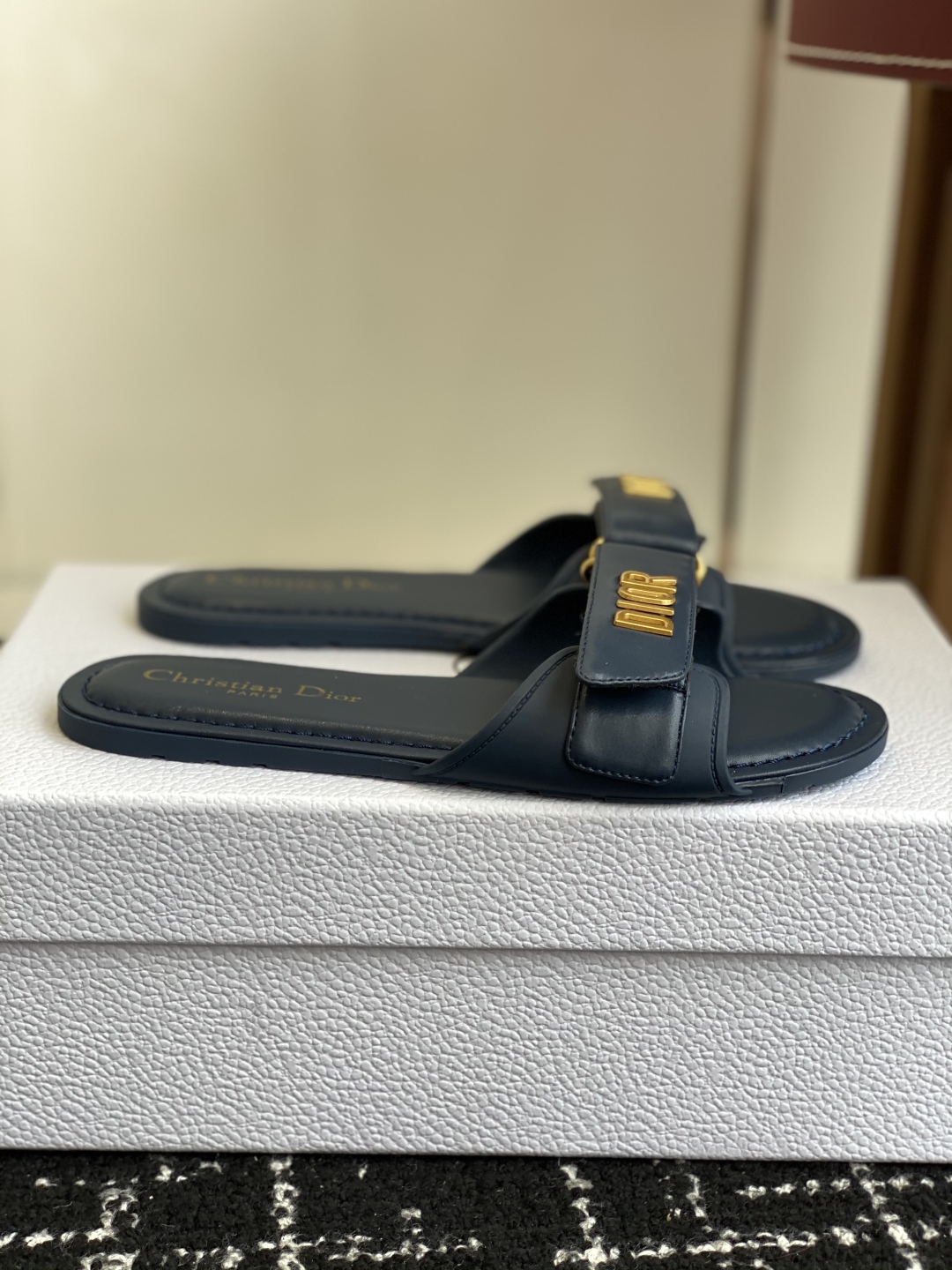 代购级
Dior 25ss act系列沙滩鞋 魔术贴凉拖鞋


鞋面：原版开模牛皮 原版开模大底 最新底