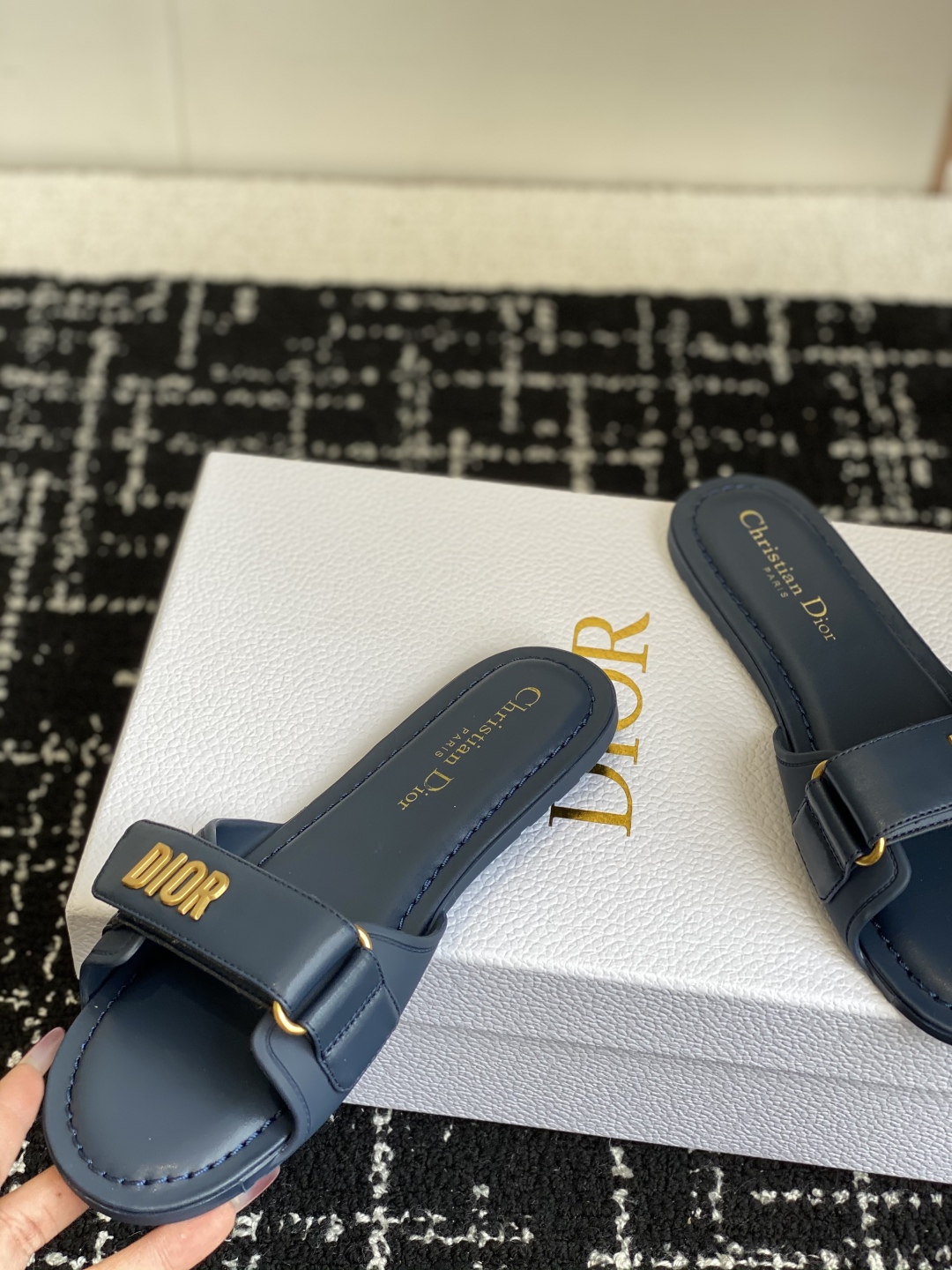 代购级
Dior 25ss act系列沙滩鞋 魔术贴凉拖鞋


鞋面：原版开模牛皮 原版开模大底 最新底