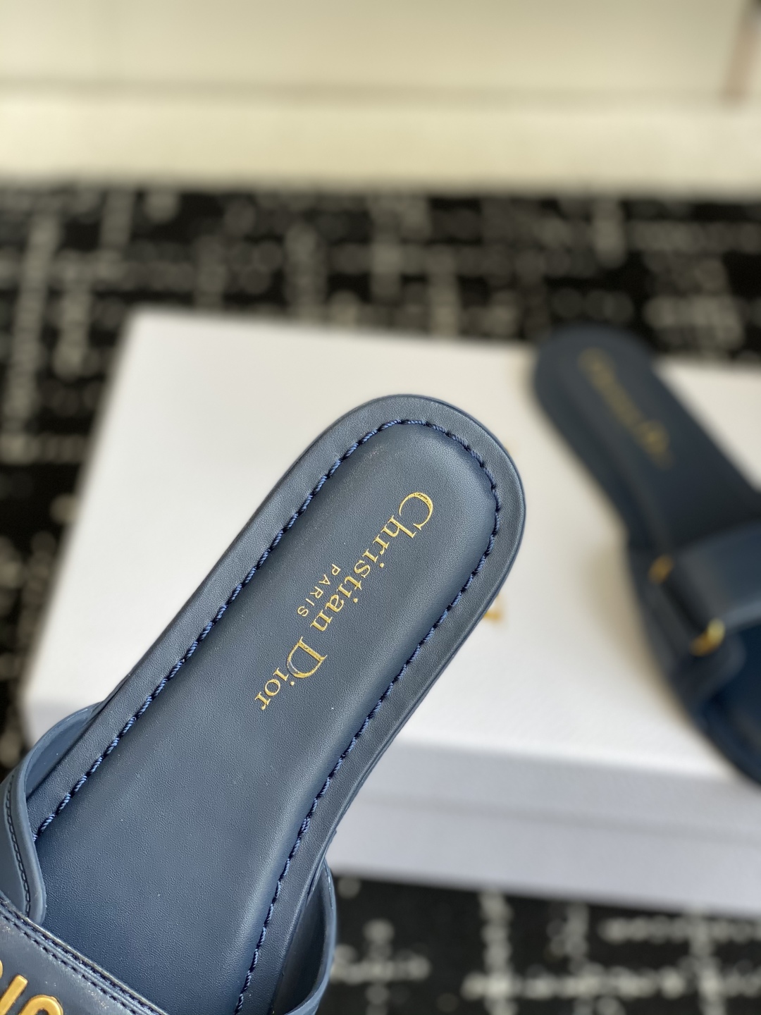 代购级
Dior 25ss act系列沙滩鞋 魔术贴凉拖鞋


鞋面：原版开模牛皮 原版开模大底 最新底