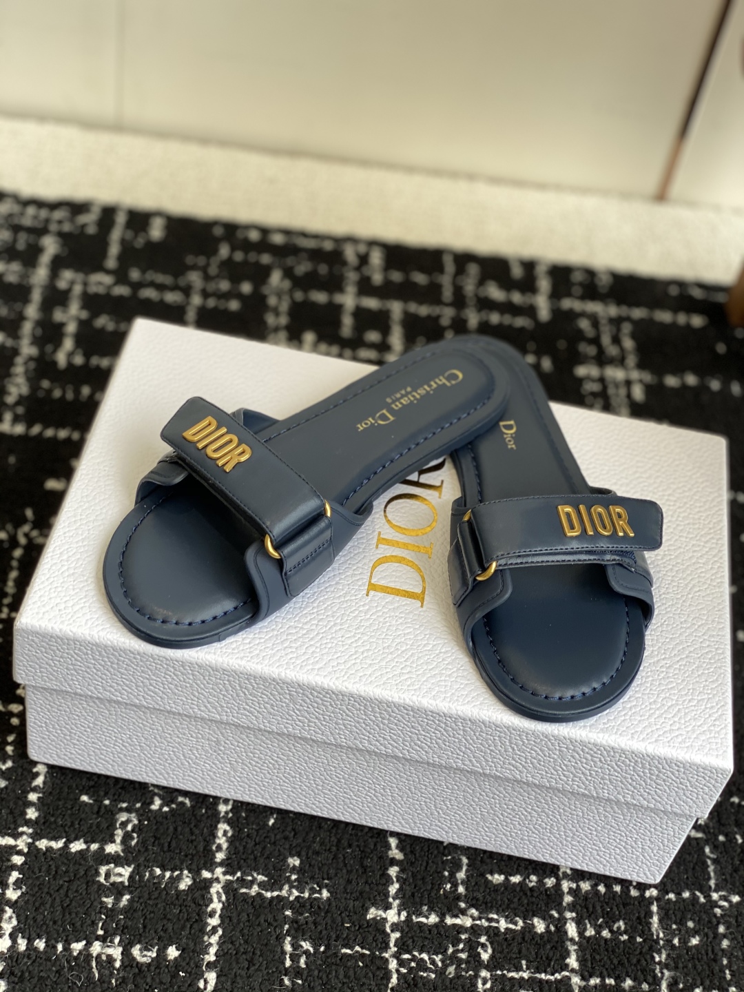 代购级
Dior 25ss act系列沙滩鞋 魔术贴凉拖鞋


鞋面：原版开模牛皮 原版开模大底 最新底