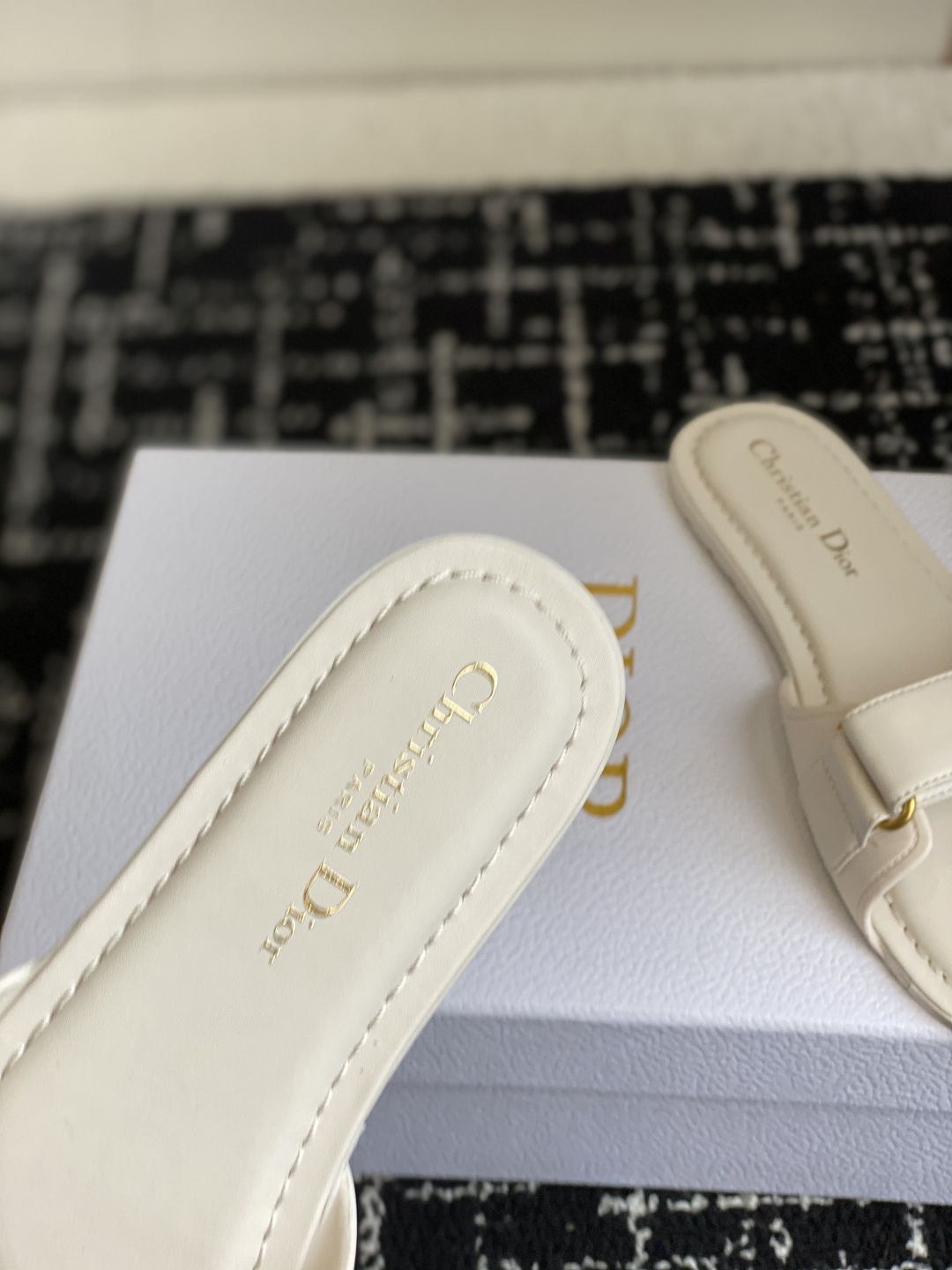 代购级
Dior 25ss act系列沙滩鞋 魔术贴凉拖鞋


鞋面：原版开模牛皮 原版开模大底 最新底