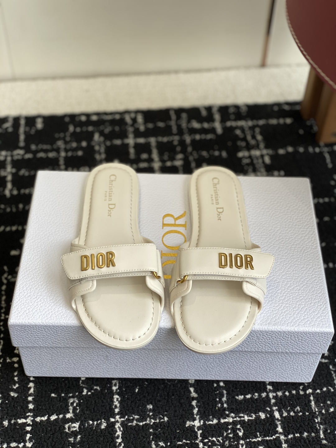 代购级
Dior 25ss act系列沙滩鞋 魔术贴凉拖鞋


鞋面：原版开模牛皮 原版开模大底 最新底