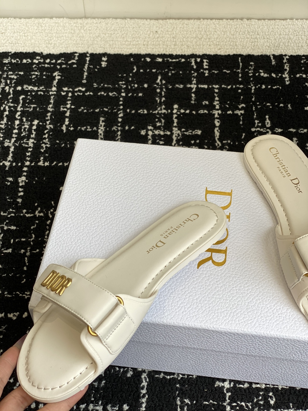 代购级
Dior 25ss act系列沙滩鞋 魔术贴凉拖鞋


鞋面：原版开模牛皮 原版开模大底 最新底