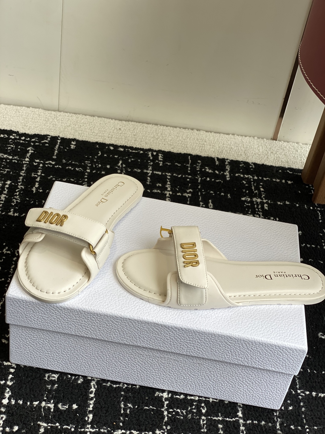 代购级
Dior 25ss act系列沙滩鞋 魔术贴凉拖鞋


鞋面：原版开模牛皮 原版开模大底 最新底