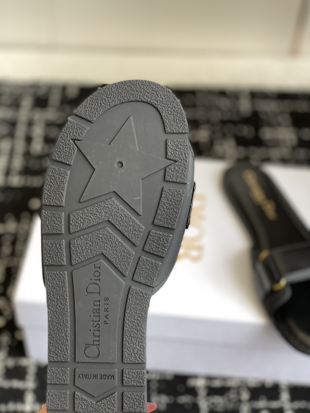 代购级
Dior 25ss act系列沙滩鞋 魔术贴凉拖鞋


鞋面：原版开模牛皮 原版开模大底 最新底