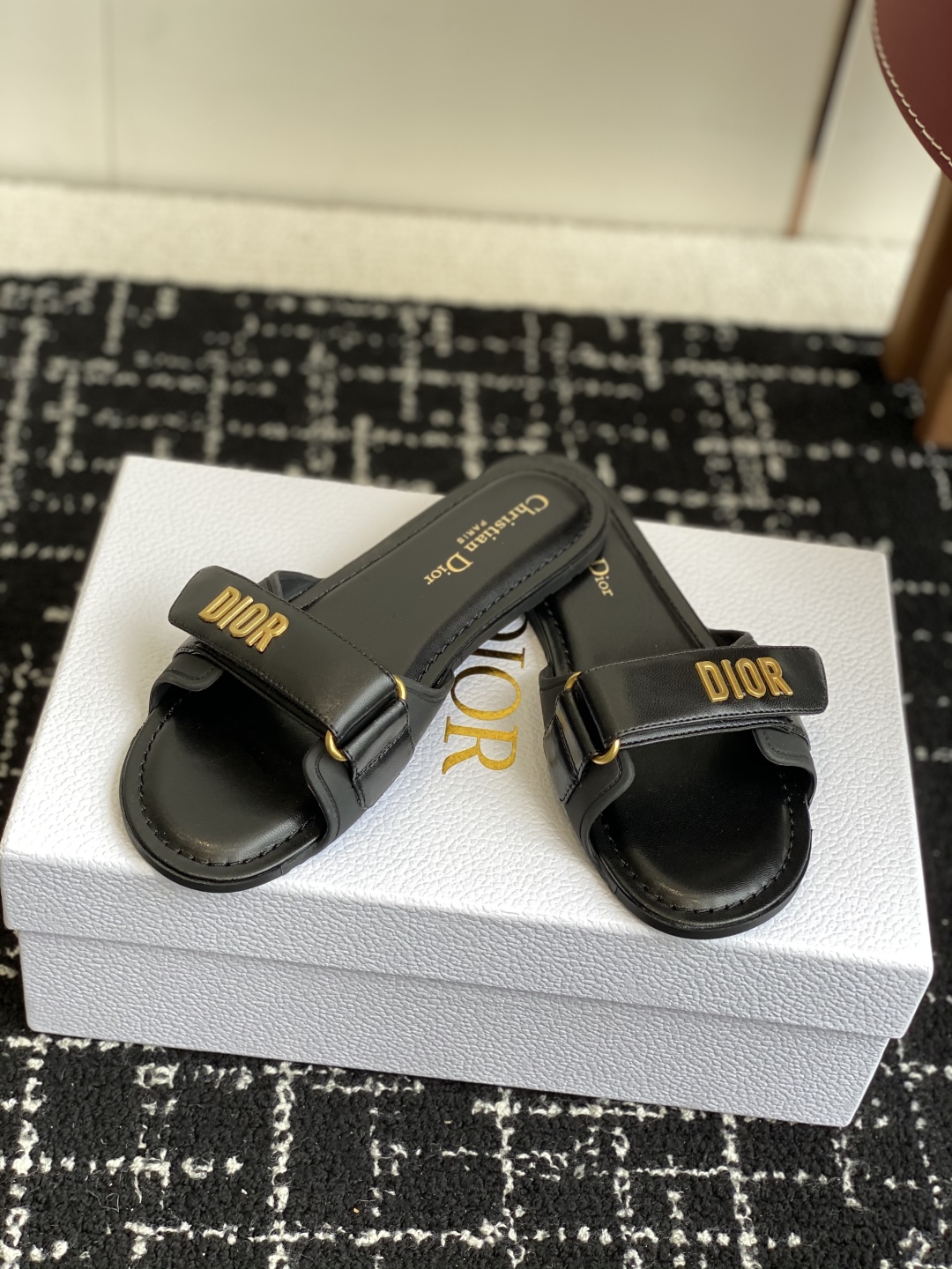 代购级
Dior 25ss act系列沙滩鞋 魔术贴凉拖鞋


鞋面：原版开模牛皮 原版开模大底 最新底