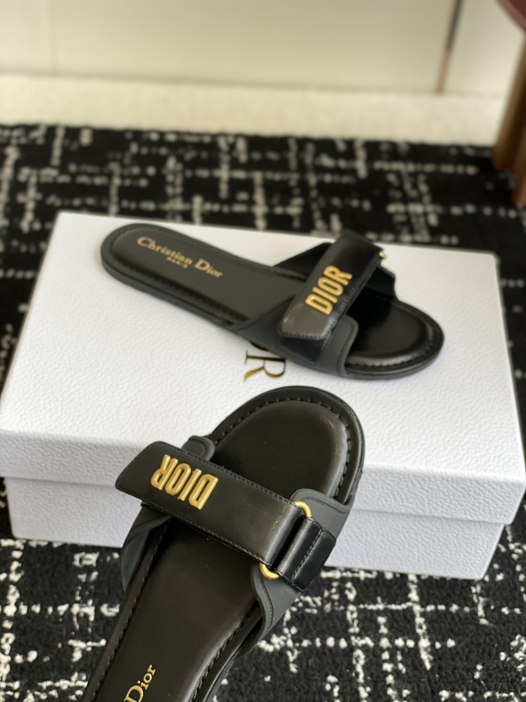 代购级
Dior 25ss act系列沙滩鞋 魔术贴凉拖鞋


鞋面：原版开模牛皮 原版开模大底 最新底