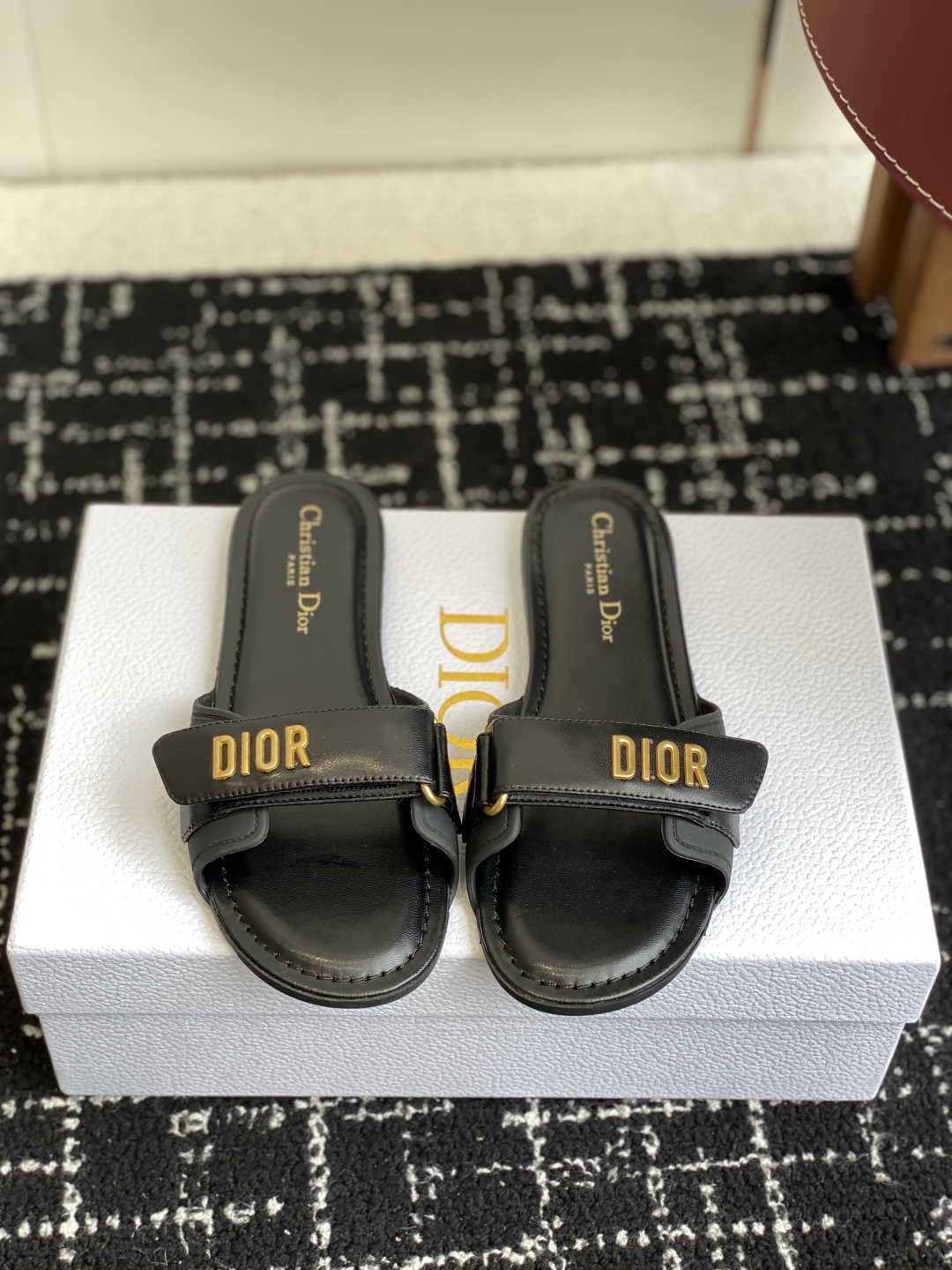 代购级
Dior 25ss act系列沙滩鞋 魔术贴凉拖鞋


鞋面：原版开模牛皮 原版开模大底 最新底