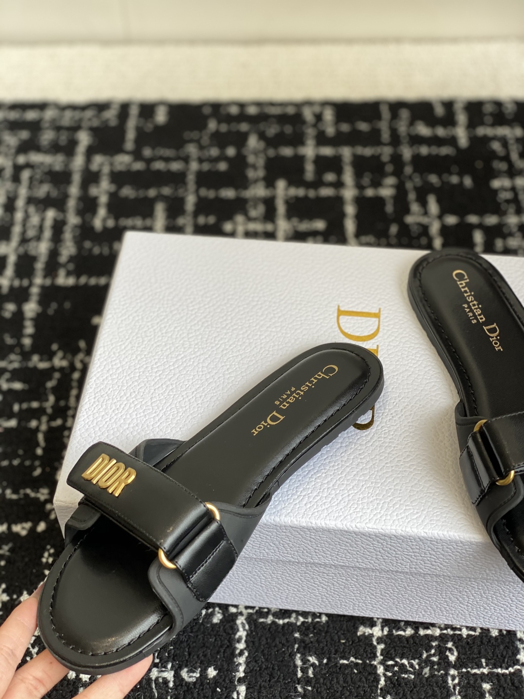 代购级
Dior 25ss act系列沙滩鞋 魔术贴凉拖鞋


鞋面：原版开模牛皮 原版开模大底 最新底