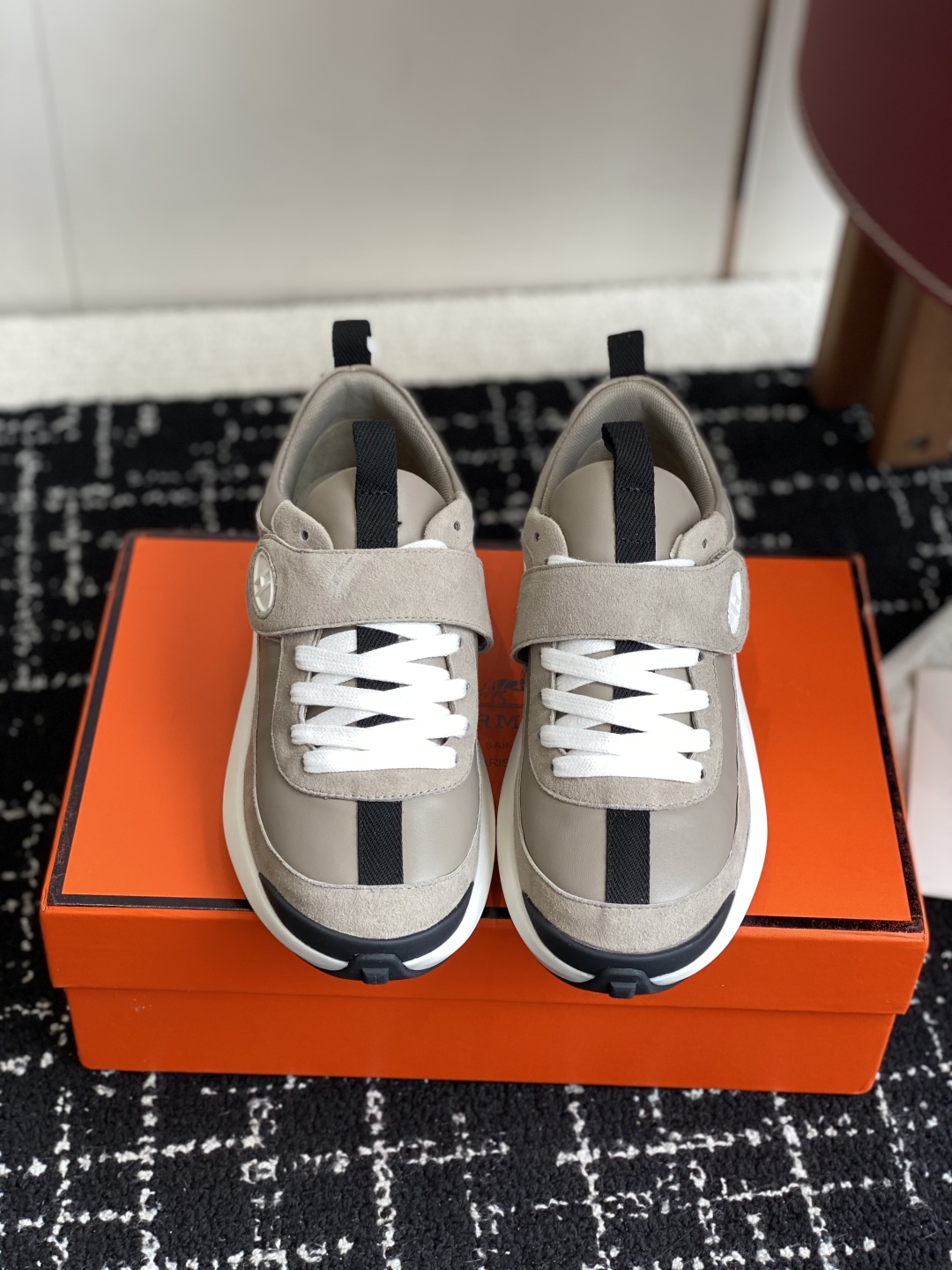 代购级
25ss H家新品  Hermes 爱马仕 运动鞋 

采用进口牛皮 进口麂皮镂空 运动时尚鞋面