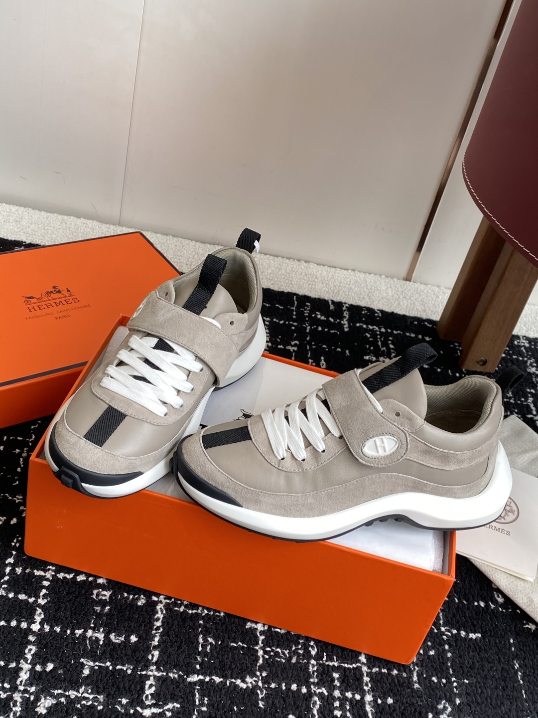 代购级
25ss H家新品  Hermes 爱马仕 运动鞋 

采用进口牛皮 进口麂皮镂空 运动时尚鞋面