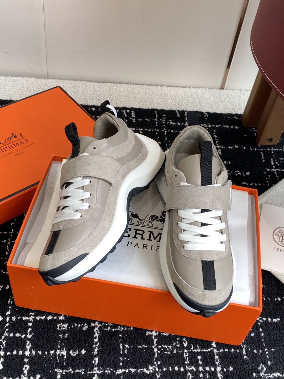 代购级
25ss H家新品  Hermes 爱马仕 运动鞋 

采用进口牛皮 进口麂皮镂空 运动时尚鞋面