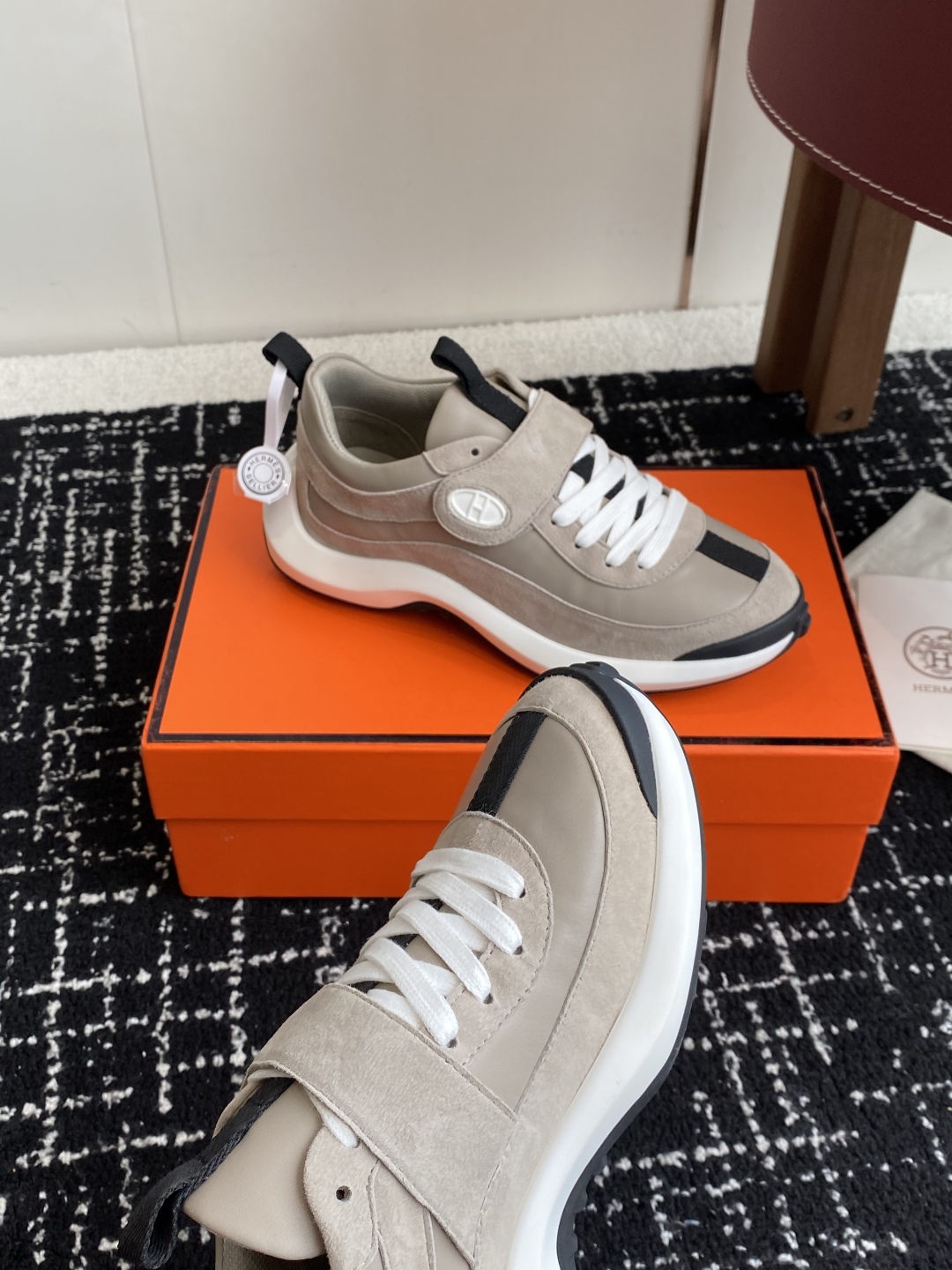 代购级
25ss H家新品  Hermes 爱马仕 运动鞋 

采用进口牛皮 进口麂皮镂空 运动时尚鞋面