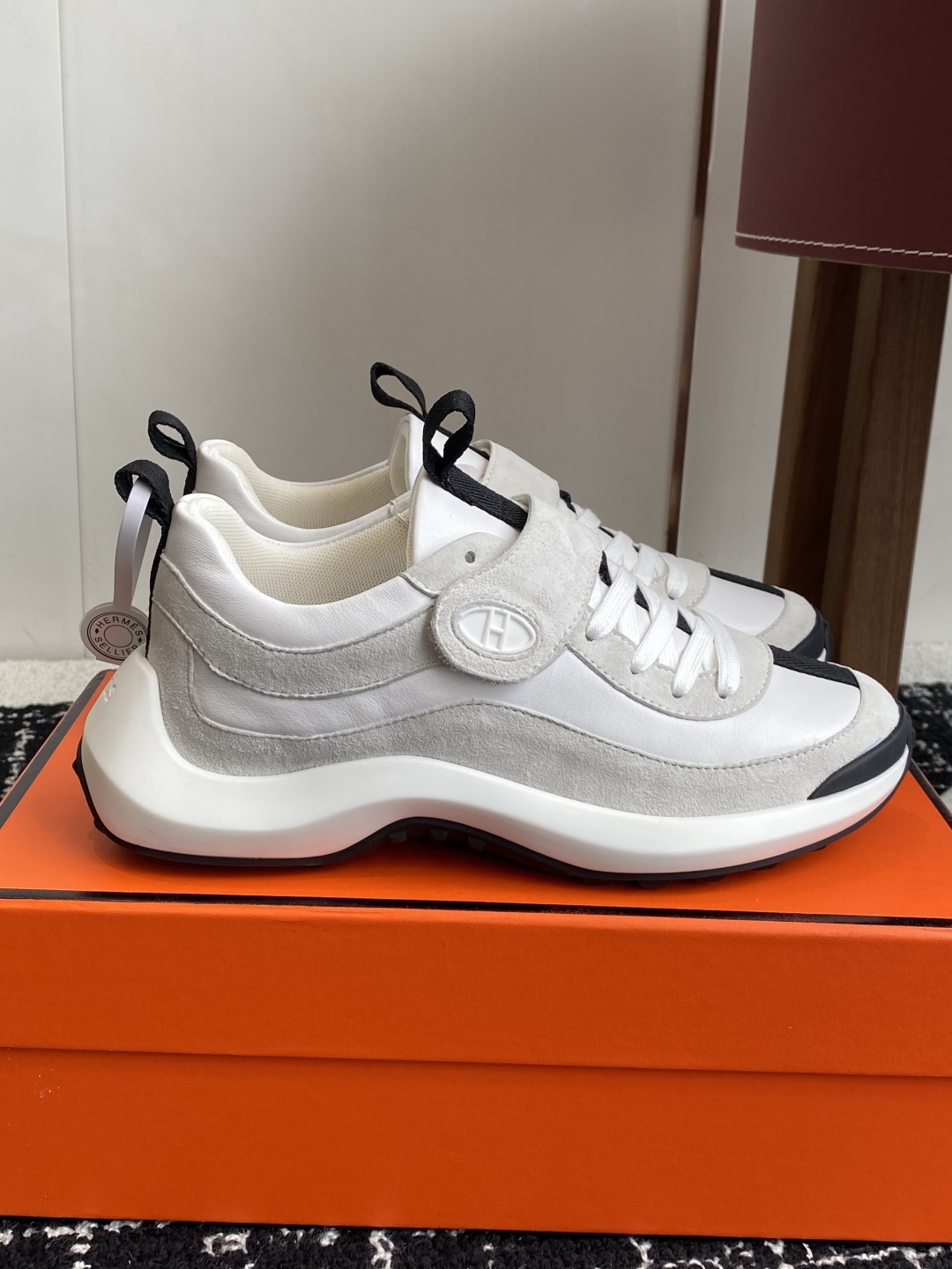 代购级
25ss H家新品  Hermes 爱马仕 运动鞋 

采用进口牛皮 进口麂皮镂空 运动时尚鞋面