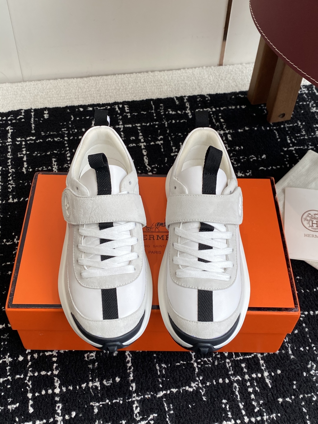代购级
25ss H家新品  Hermes 爱马仕 运动鞋 

采用进口牛皮 进口麂皮镂空 运动时尚鞋面