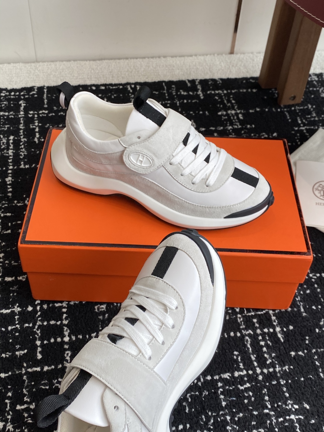 代购级
25ss H家新品  Hermes 爱马仕 运动鞋 

采用进口牛皮 进口麂皮镂空 运动时尚鞋面