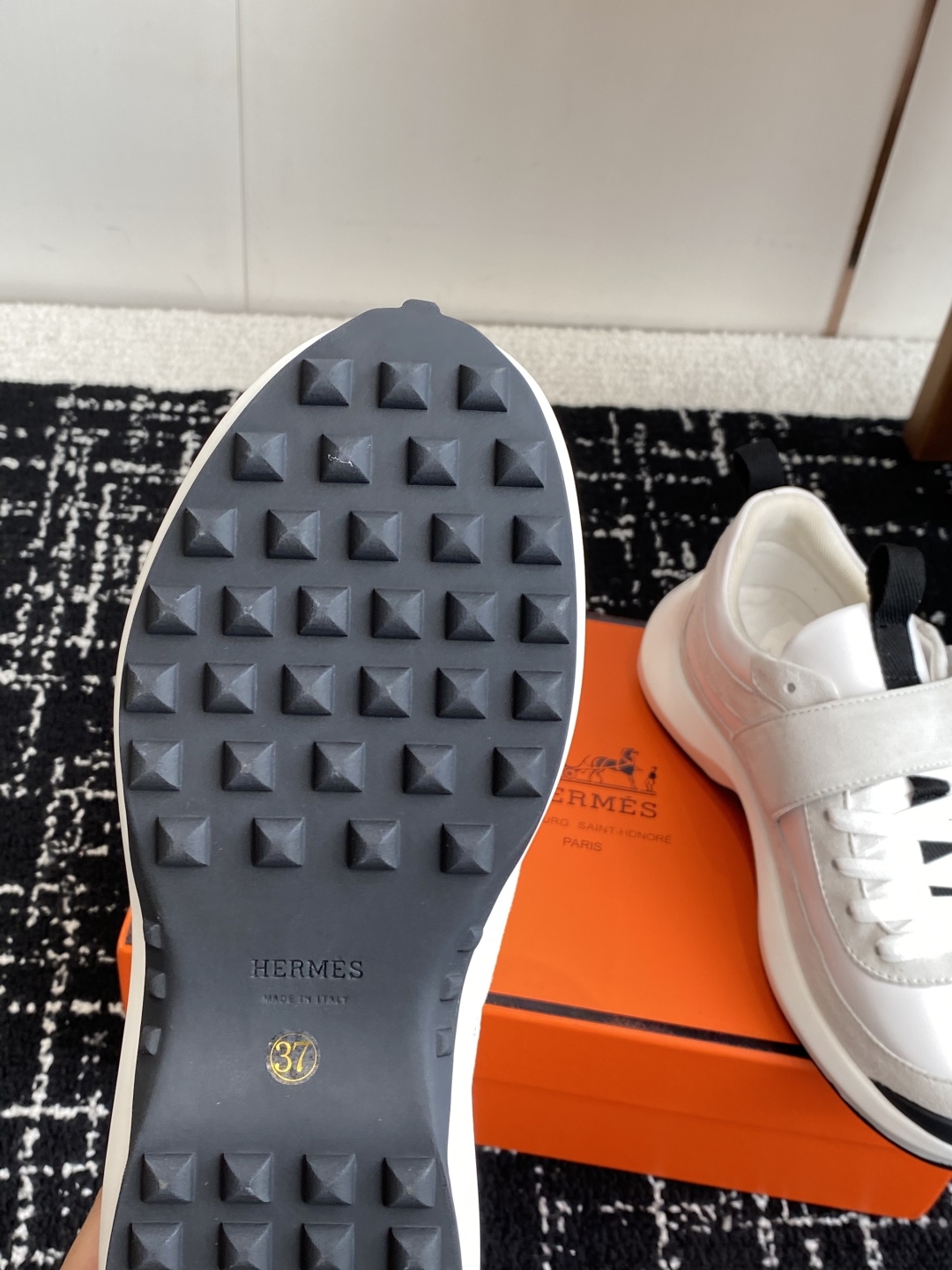 代购级
25ss H家新品  Hermes 爱马仕 运动鞋 

采用进口牛皮 进口麂皮镂空 运动时尚鞋面