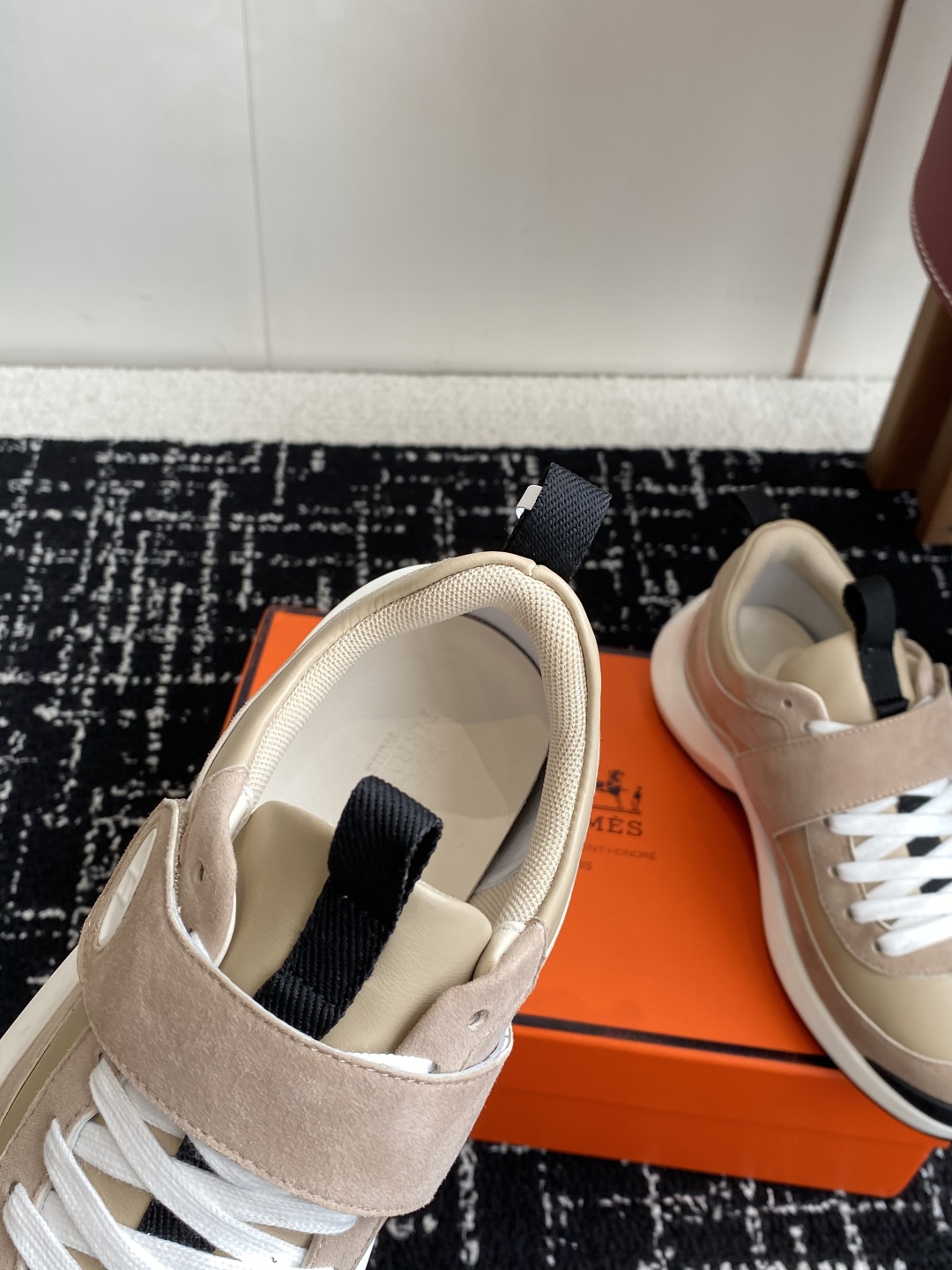 代购级
25ss H家新品  Hermes 爱马仕 运动鞋 

采用进口牛皮 进口麂皮镂空 运动时尚鞋面