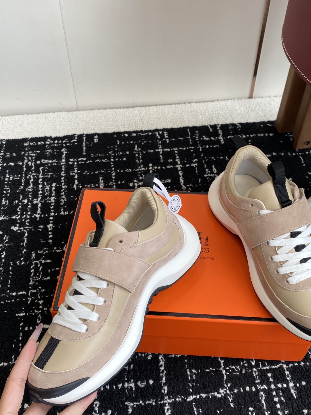 代购级
25ss H家新品  Hermes 爱马仕 运动鞋 

采用进口牛皮 进口麂皮镂空 运动时尚鞋面