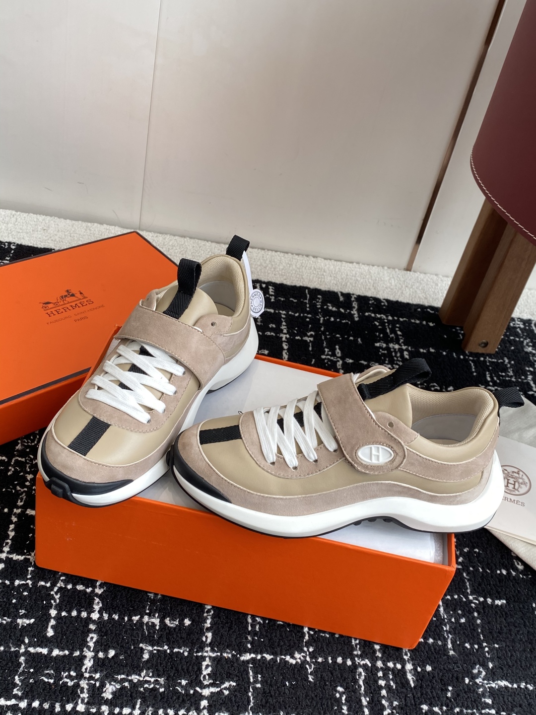 代购级
25ss H家新品  Hermes 爱马仕 运动鞋 

采用进口牛皮 进口麂皮镂空 运动时尚鞋面