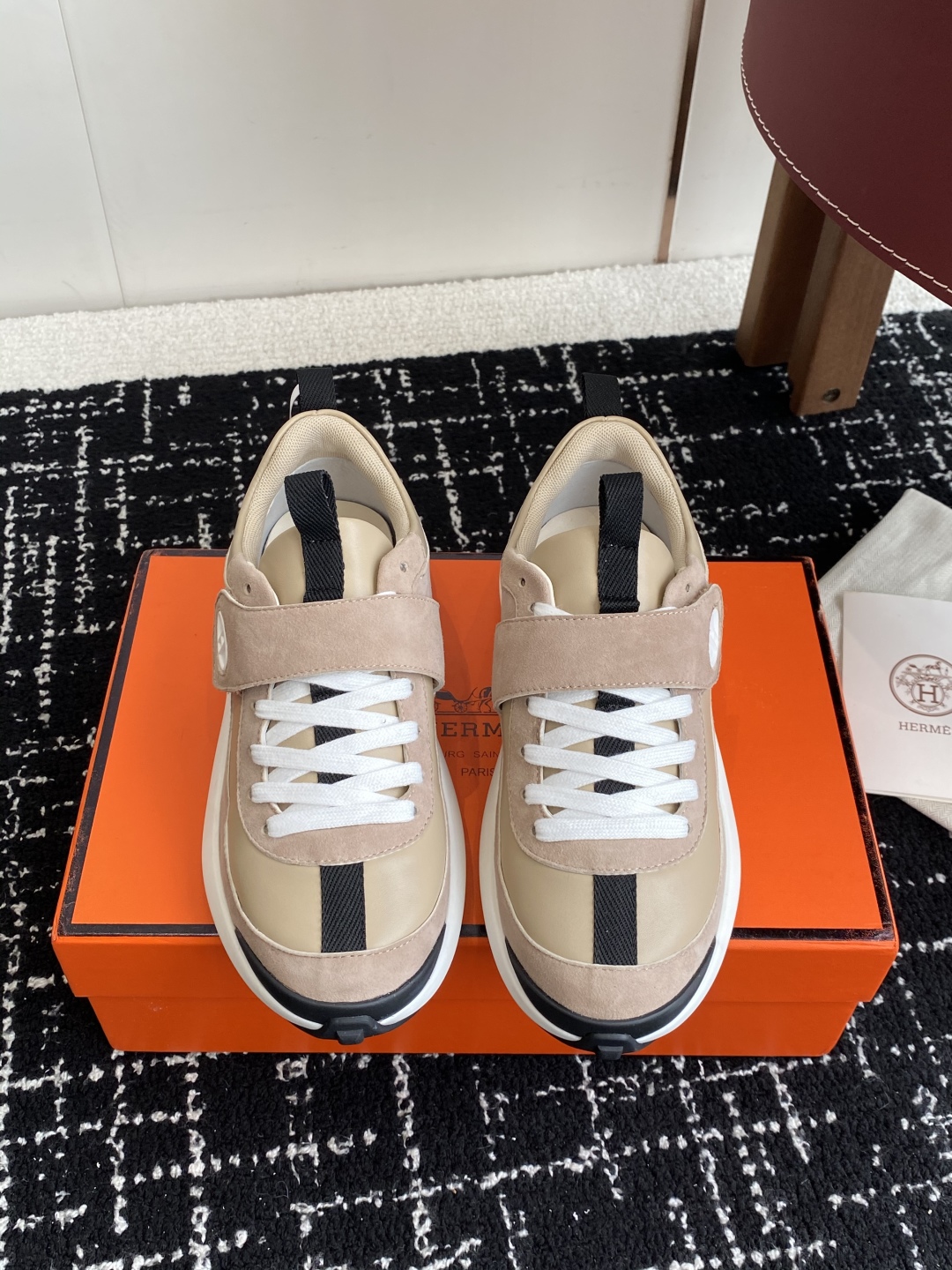 代购级
25ss H家新品  Hermes 爱马仕 运动鞋 

采用进口牛皮 进口麂皮镂空 运动时尚鞋面