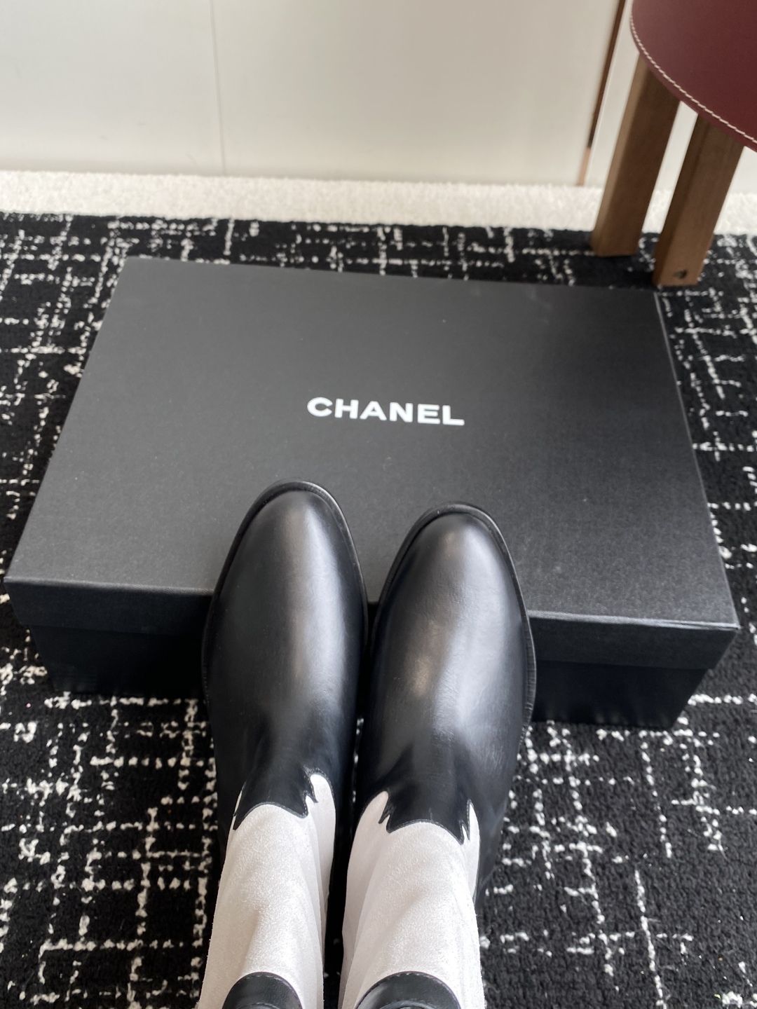 代购级短款Chanel 香奈儿25秋冬小香麂皮拼色一脚蹬骑士中靴高靴！复古风靴子西部牛仔靴！
独特的西部
