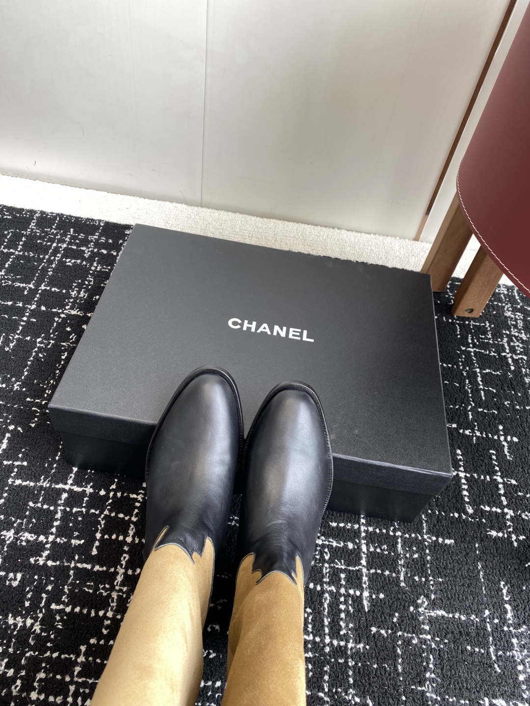 代购级Chanel 香奈儿25秋冬小香麂皮拼色一脚蹬骑士中靴高靴！复古风靴子西部牛仔靴！
独特的西部靴筒