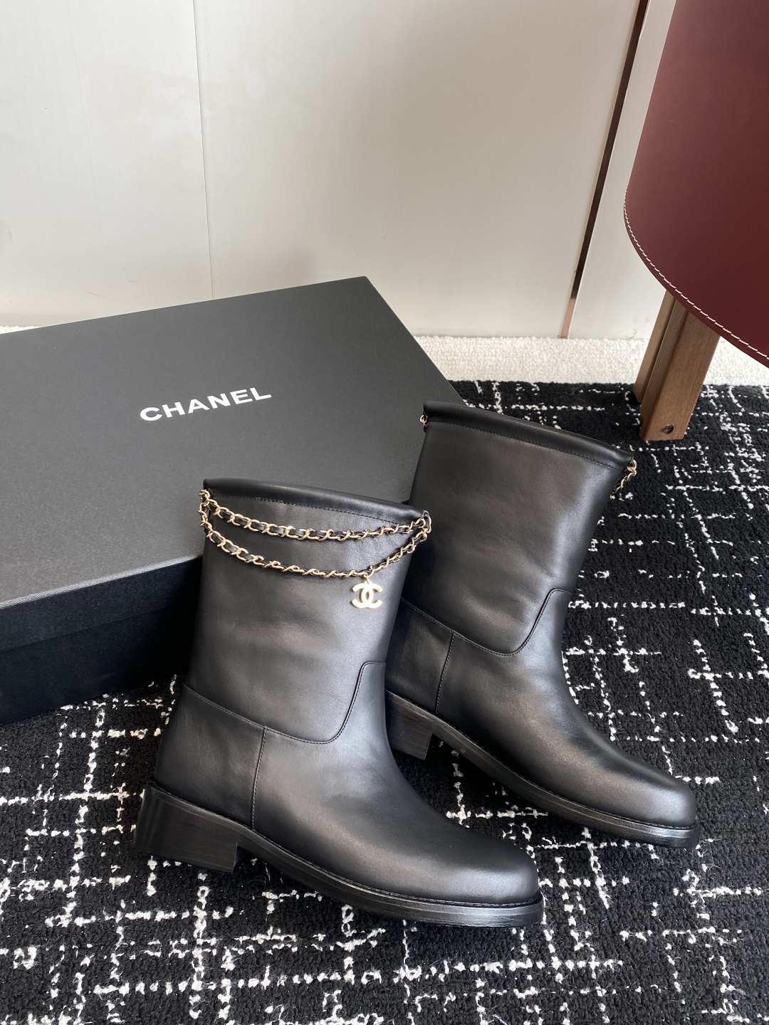 代购级Chanel 香奈儿25秋冬小香麂皮拼色一脚蹬骑士短靴高靴！复古风马丁靴 
独特的西部靴筒设计 流