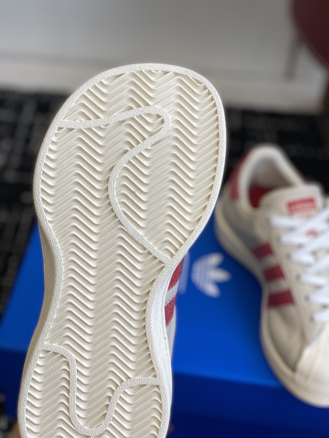 代购级
adidas 联名 avavav 25ss 贝壳头 滑板鞋
不同于上次联名,这次直接在贝壳头