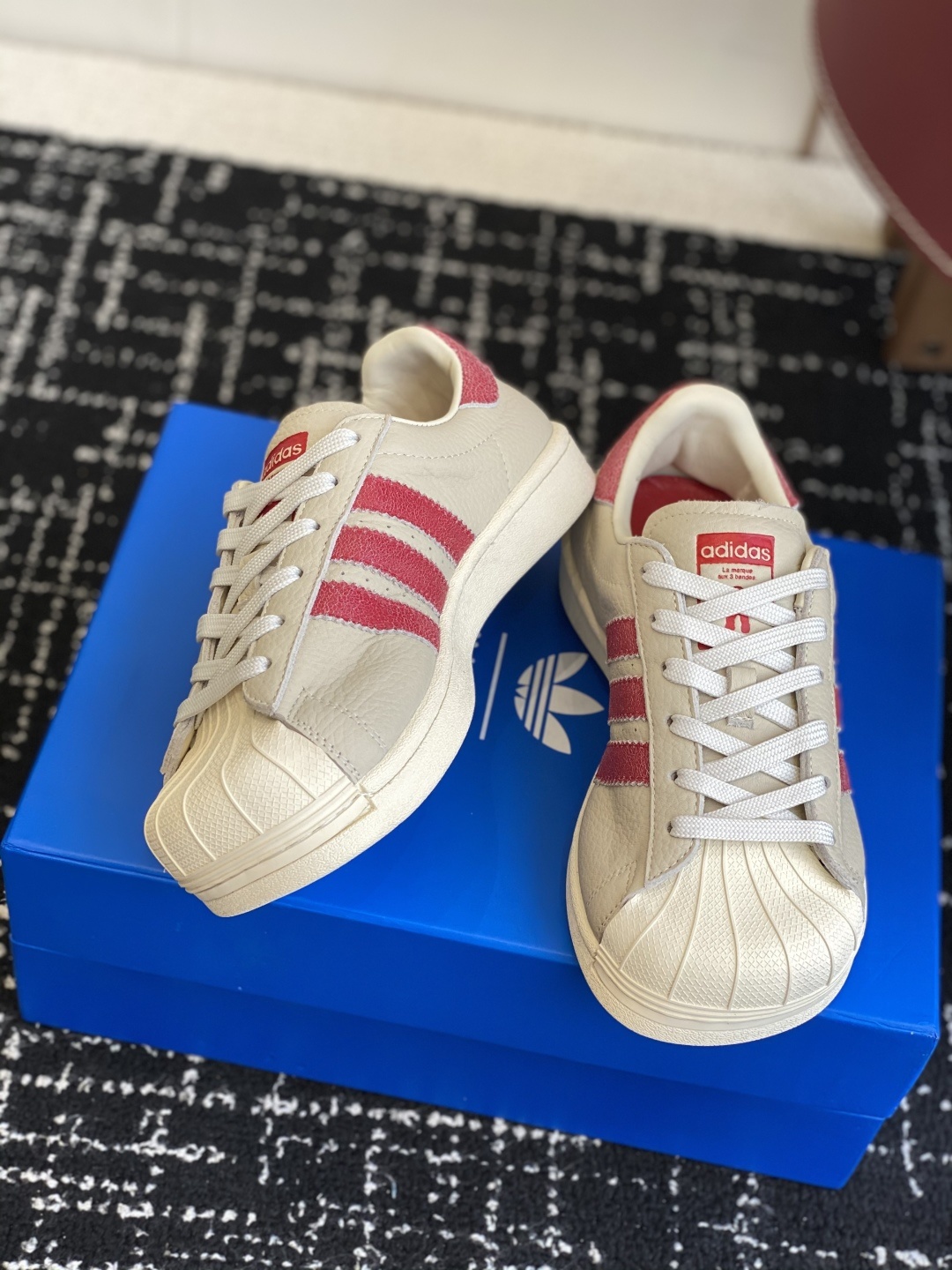 代购级
adidas 联名 avavav 25ss 贝壳头 滑板鞋
不同于上次联名,这次直接在贝壳头