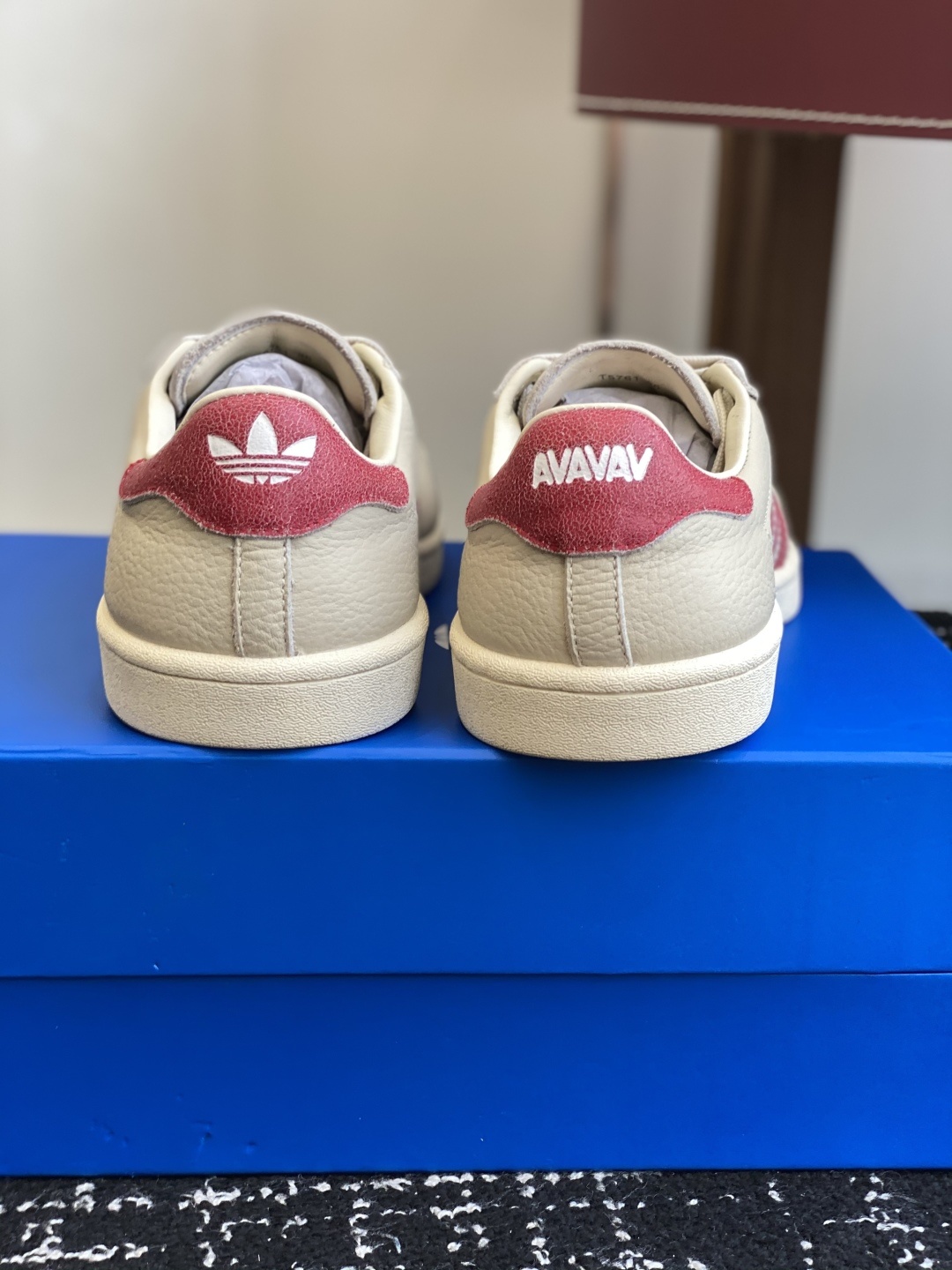 代购级
adidas 联名 avavav 25ss 贝壳头 滑板鞋
不同于上次联名,这次直接在贝壳头