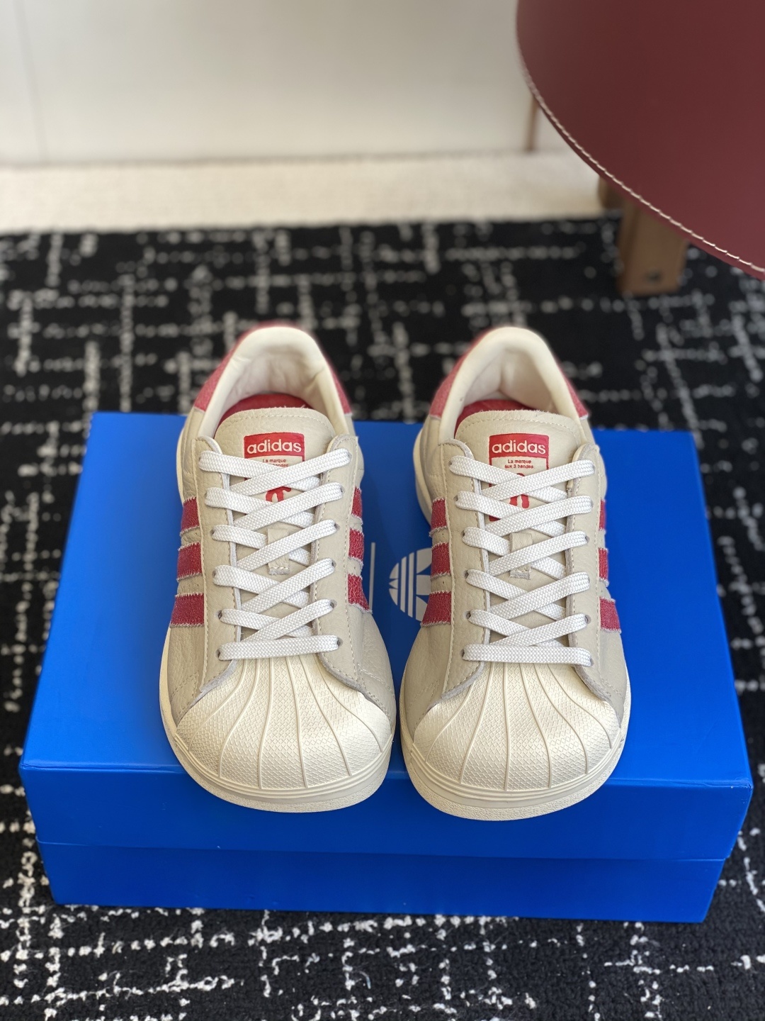 代购级
adidas 联名 avavav 25ss 贝壳头 滑板鞋
不同于上次联名,这次直接在贝壳头